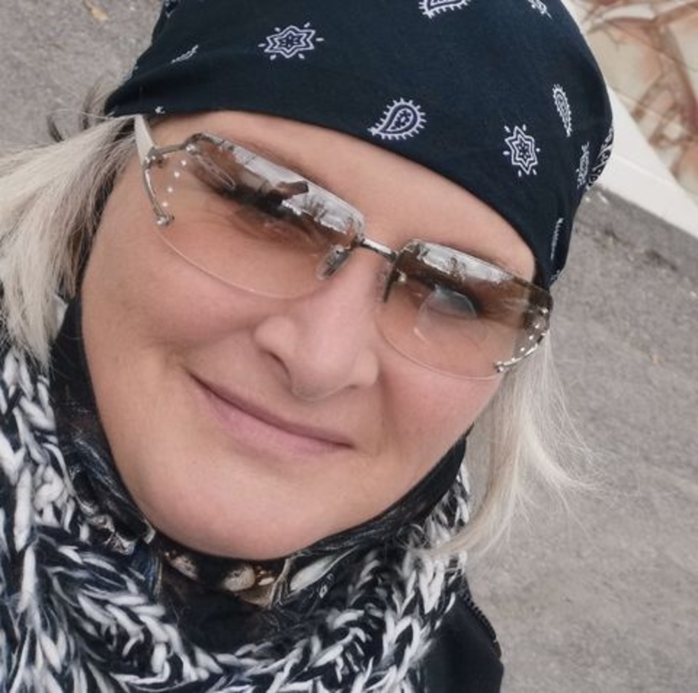Meet your Posher, Cynthia